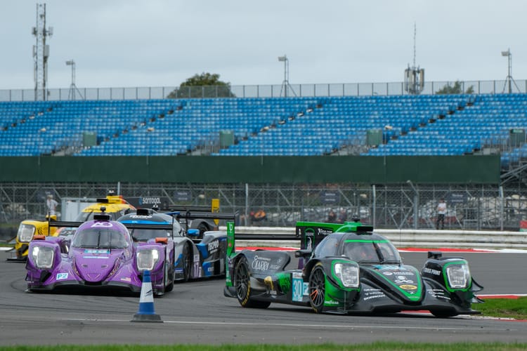 LMP2 prototypes racing in a pack at Silverstone in the opening half hour